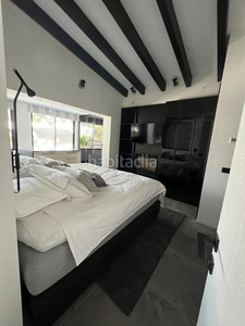 Casa con 4 habitaciones amueblada con parking, piscina, aire acondicionado y jardín en Marbella