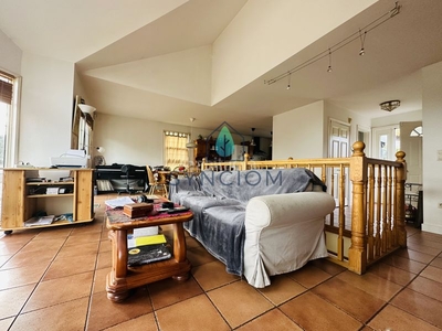 Casa con 4 habitaciones con parking, piscina, calefacción, aire acondicionado y vistas a la montaña en Valdemorillo