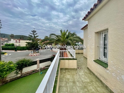 Casa en avinguda de frança casa con 4 habitaciones con parking, piscina, calefacción y aire acondicionado en Sant Pere de Ribes