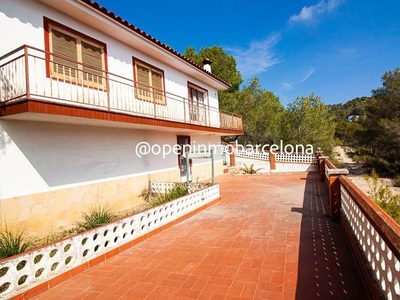Casa en carrer de núria casa con 3 habitaciones con parking y vistas a la montaña en Sant Pere de Ribes