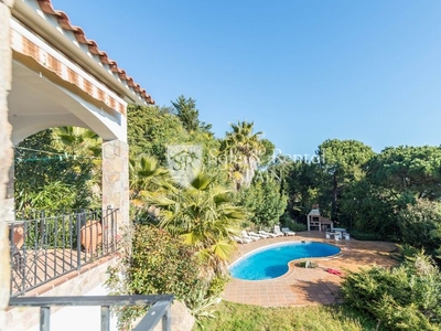 Casa fantástica casa con 3 parcelas, piscina y apartamneto de invitados en Lloret de Mar