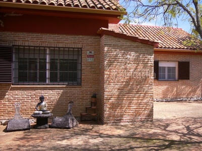 Casa impresionante chalet individual. en Casa Amarilla Galapagar