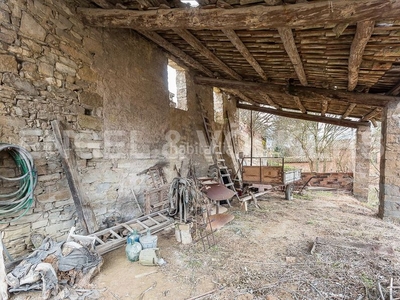 Casa masía catalogada a rehabilitar . en Castellgalí