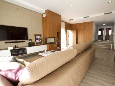 Casa nueva con apartamento independiente, equipada domótica en cervello zona can guitart, 656 m, en Cervelló