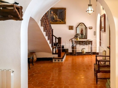 Casa propiedad única en venta junto a la muralla , en pleno centro histórico medieval en Tossa de Mar