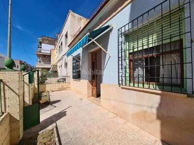 Casa se vende planta baja en barrio peral con patio y terraza en Cartagena