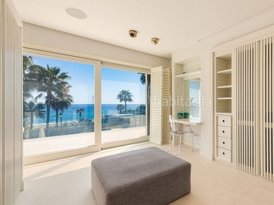 Casa villa de lujo de 6 dormitorios primera linea de playa golden mile en Marbella