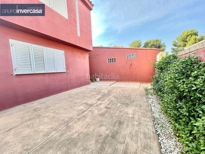 Casa vivienda unifamiliar con garaje y trastero en zona urbanización la reva con piscina comunitaria. en Riba - roja de Túria