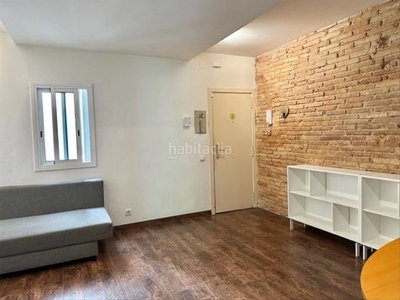 Piso apartamento en edificio con ascensor en rambla Raval en Barcelona