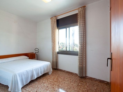 Piso con 3 habitaciones con ascensor y vistas a la montaña en Castelldefels