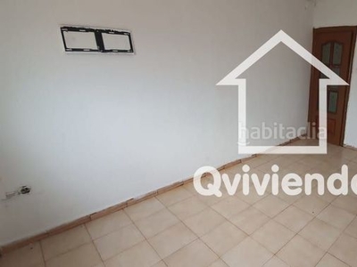 Piso en venta , con 56 m2 y 3 habitaciones y 1 baños. en Santa Coloma de Gramenet