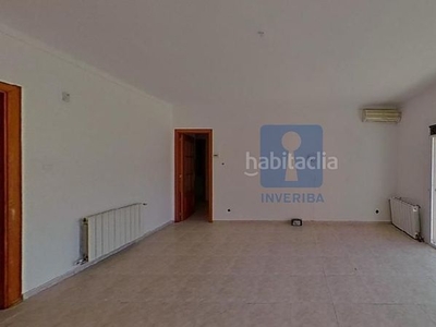 Piso en venta , con 77 m2, 3 habitaciones y 1 baños y ascensor. en Olesa de Montserrat