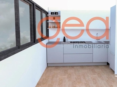 Piso en venta , con 80 m2, 3 habitaciones y 2 baños, ascensor, aire acondicionado y calefacción aerotermia. en Badalona