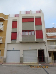 Piso en venta en calle Cervantes de 3 habitaciones con terraza y garaje