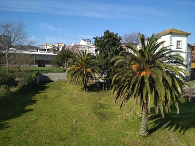 Piso en venta en Centro - Ferrol de 2 habitaciones con terraza y balcón