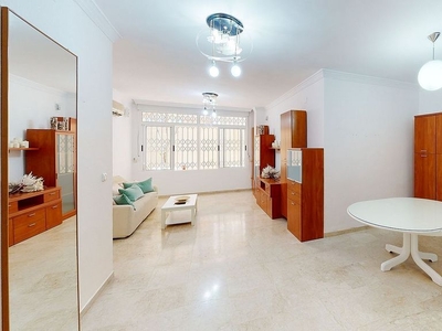 Piso en venta en Ceuta de 2 habitaciones con aire acondicionado y ascensor