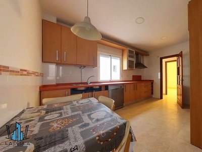 Piso en venta en Ceuta de 3 habitaciones y 130 m²