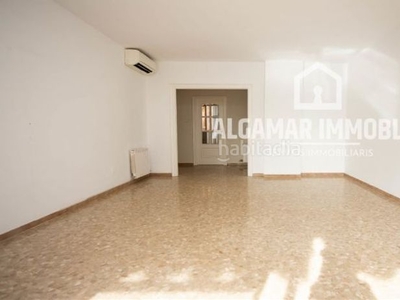 Piso en venta en cornella de llobregat, con 117 m2, 3 habitaciones y 2 baños, piscina, garaje, trastero, ascensor y aire acondicionado. en Cornellà de Llobregat