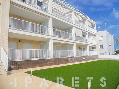 Piso en venta en Costa Norte de 2 habitaciones con terraza y piscina