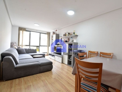 Piso en venta en Milán - Pumarín - Teatinos de 3 habitaciones con terraza y garaje