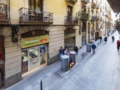 Piso junto a ronda sant antoni en Raval Barcelona