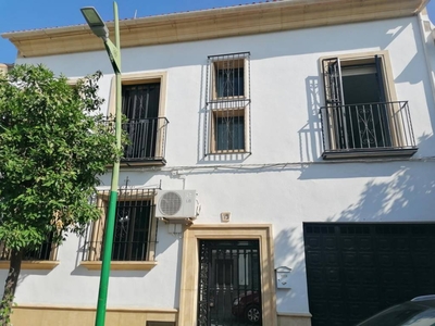 Venta Casa adosada en Fernando Camacho Córdoba. Con terraza 205 m²