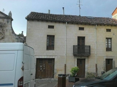 Venta Casa unifamiliar en Calle Santa Marina 12 Villarcayo de Merindad de Castilla La Vieja. Buen estado plaza de aparcamiento con balcón 406 m²