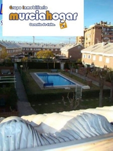 Venta de dúplex en El Puntal de 4 habitaciones con terraza y piscina