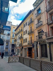Venta de piso en Centro - Teruel de 3 habitaciones con terraza y balcón