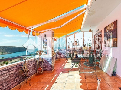 Venta de piso en Los Cristianos - Playa de las Américas de 3 habitaciones con terraza y piscina