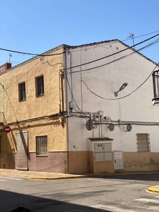 Venta Casa unifamiliar en Avenida Constitución 116 Chella. A reformar plaza de aparcamiento 271 m²