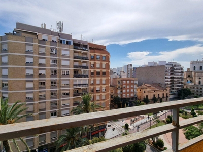 Venta Piso Castellón de la Plana - Castelló de la Plana. Piso de cuatro habitaciones en Cardona Vives. Con terraza