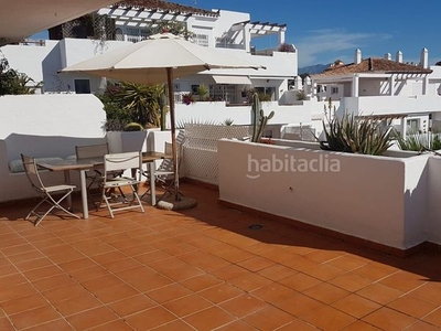 Alquiler apartamento piso de 2 dormitorios con gran terraza, luminoso y con buenas vistas en Estepona