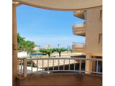 Apartamento con amplia terraza situado en 3ª línea playa Daimús,
