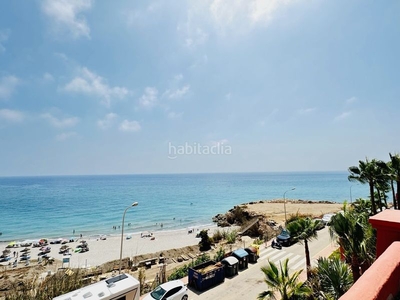 Ático dúplex en primera línea de playa frontal al mar en la urbanización punta del faro ii costa. en Torrox