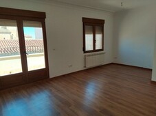 Ático en venta en Roda (La) de 3 habitaciones con terraza y calefacción