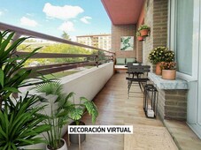 Venta de piso en San Martín de 3 habitaciones con terraza y garaje