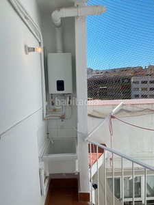 Alquiler ático con 2 habitaciones con ascensor, aire acondicionado y vistas a la montaña en Tarragona