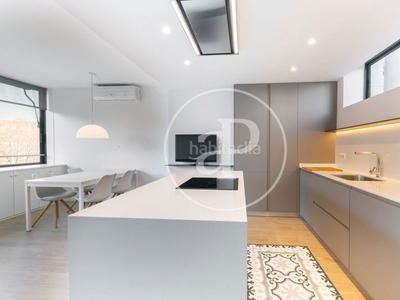 Alquiler dúplex en alquiler amueblado de dos habitaciones en villa olímpica en Barcelona