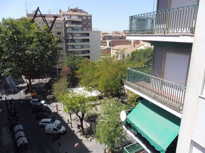 Alquiler Piso Granada. Piso de dos habitaciones en Solarillo De Gracia 12. Quinta planta con balcón