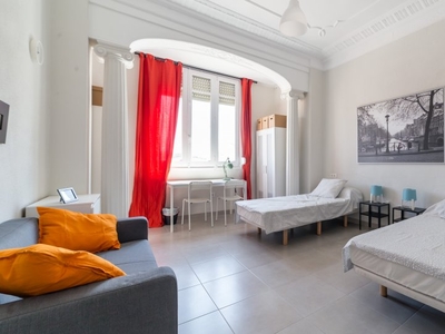 Amplia habitación en un apartamento de 5 dormitorios en L'Eixample, Valencia