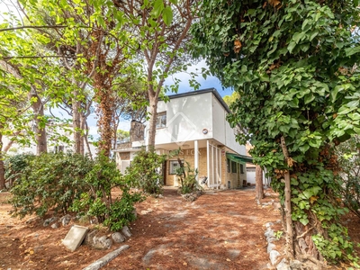 Casa / villa de 185m² en venta en La Pineda, Barcelona