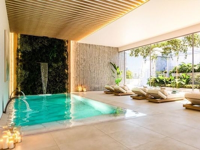 Piso con 3 habitaciones con ascensor, piscina, calefacción y aire acondicionado en Marbella