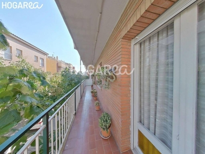 Venta Piso en Calle de Josep Ricart. Sant Feliu de Llobregat. Buen estado primera planta con balcón calefacción individual