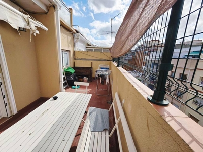 Venta Piso en Calle la mina. L'Hospitalet de Llobregat. Buen estado quinta planta con balcón