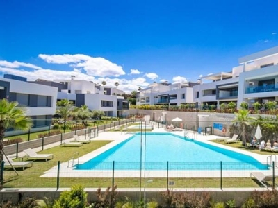 Apartamento en venta en La Concha-Resina Golf, Estepona