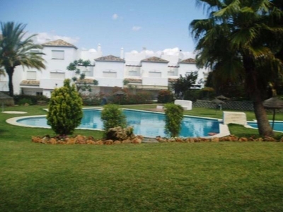 Casa adosada en venta en El Velerín, Estepona