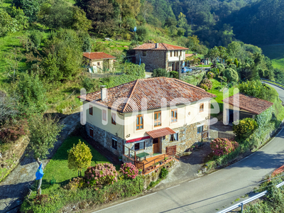 Gran casa rural de 250 m²de superficie y 1000 m²de parcela en Lugar Fresnosa , 33534 Piloña (Asturias