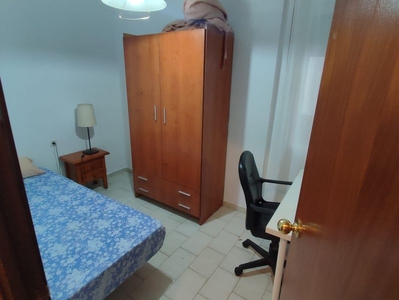 Habitaciones en Avda. medina azahara, Córdoba Capital por 220€ al mes
