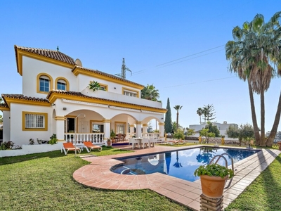 Magnifica villa con vistas panorámicas al mar en la Nueva Milla de Oro de Estepona. Málaga